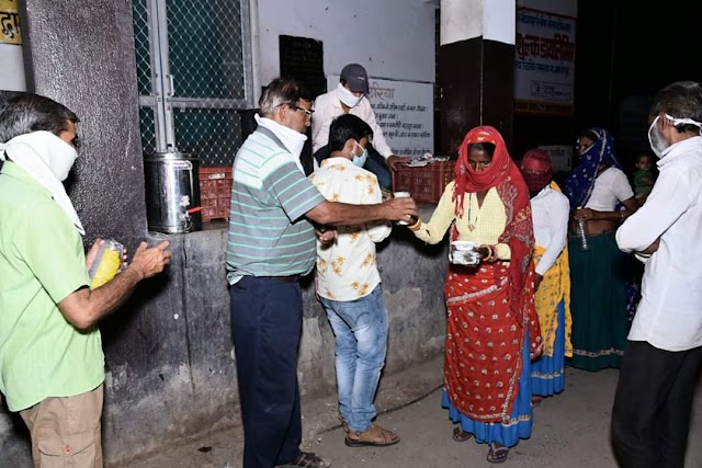 Sawai Madhopur News लॉकडाउन के तीसरे चरण तक भूप्रेमी परिवार ने मदद अभियान के तहत की विभिन्न सेवाएं 