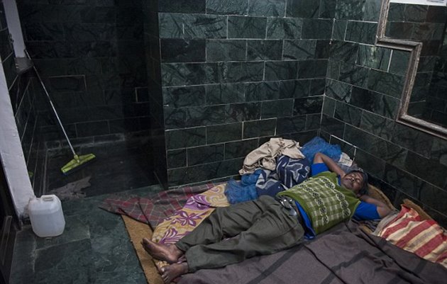 Renungan, Ayah Rela Tidur di Toilet Demi Sang Anak Tercinta