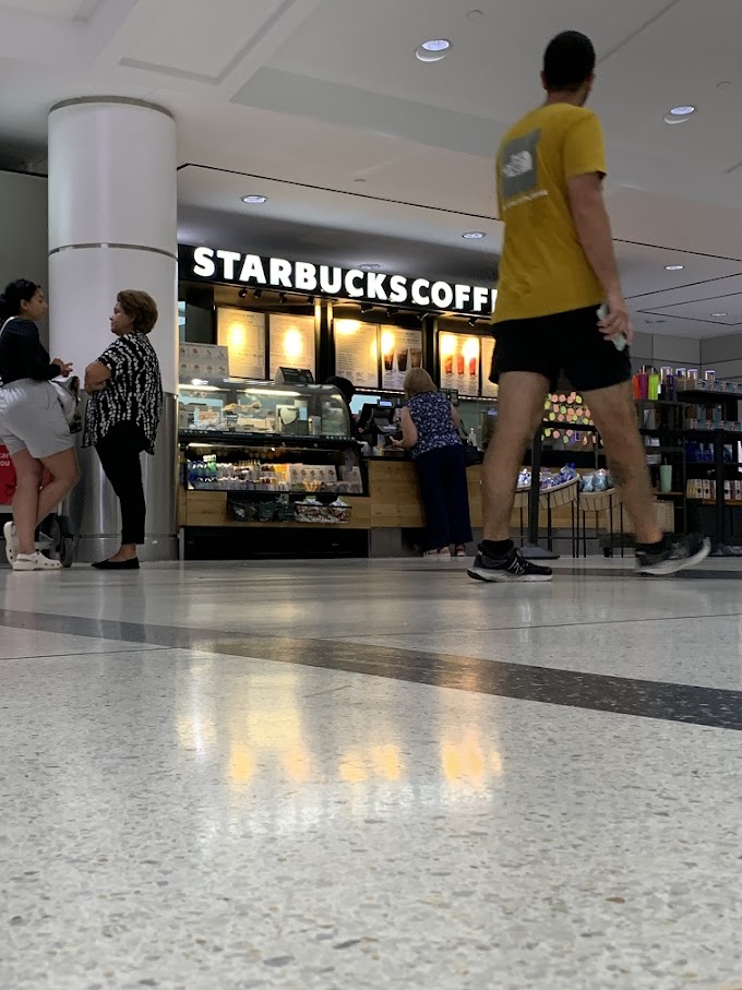 Starbucks - Toronto Pearson Airport Terminal 3