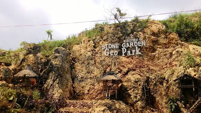 foto selamat datang stone garden geopark bandung