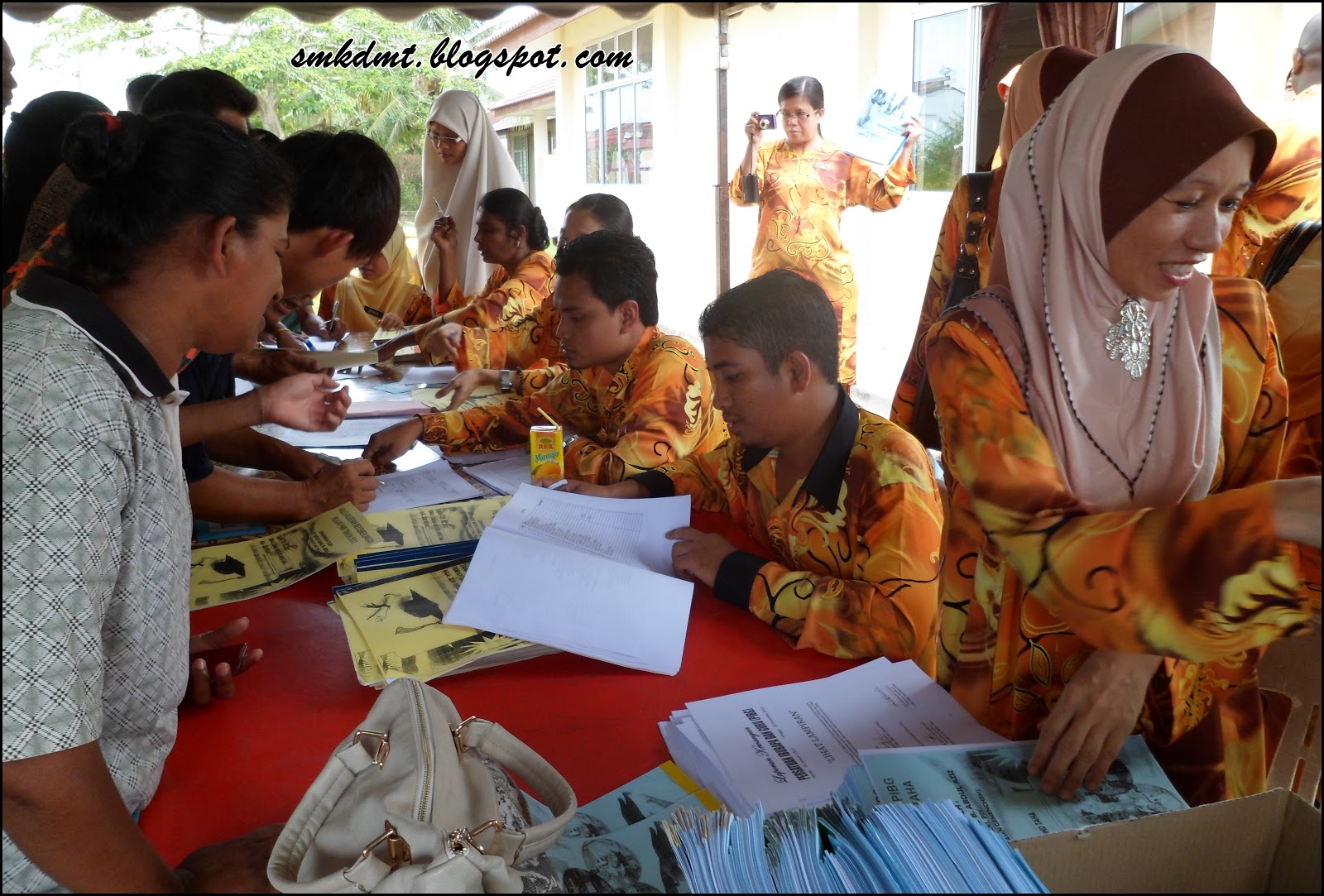 Tempat : Dewan SMK Dato' Mohd Taha