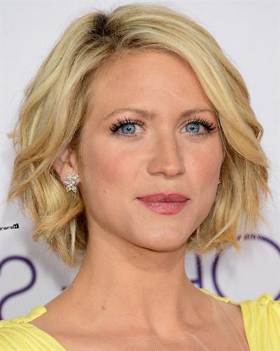 Brittany Snow  Hairstyles Photos qtxv5