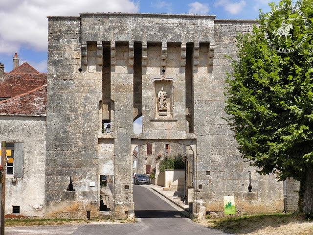 FLAVIGNY-SUR-OZERAIN (21) - Portes fortifiées