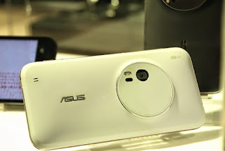 Asus Zenfone Zoom ZX550, Harga Asus Zenfone Zoom, Spesifikasi Asus Zenfone Zoom, Android Smartphone, 