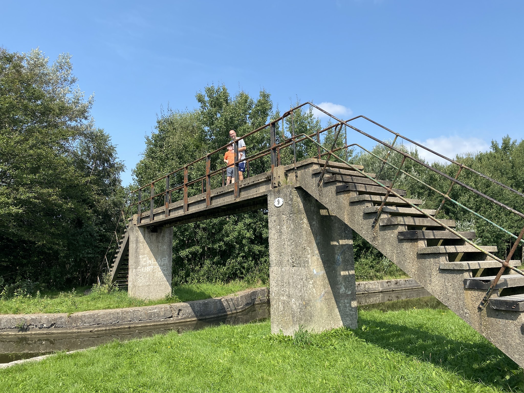 bridge over the liverpool leeds canal