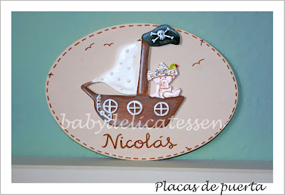 placa de puerta infantil pirata bebé en barco babydelicatessen