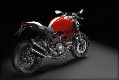 Ducati_Monster_1100_EVO_2011_1620x1080_Rear_Angle_02