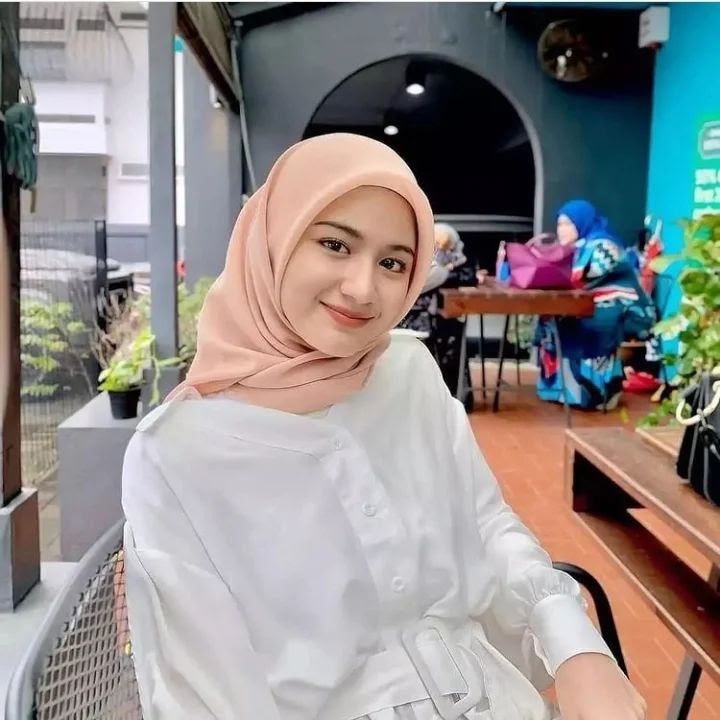 Beautiful Hijab Girl Photos