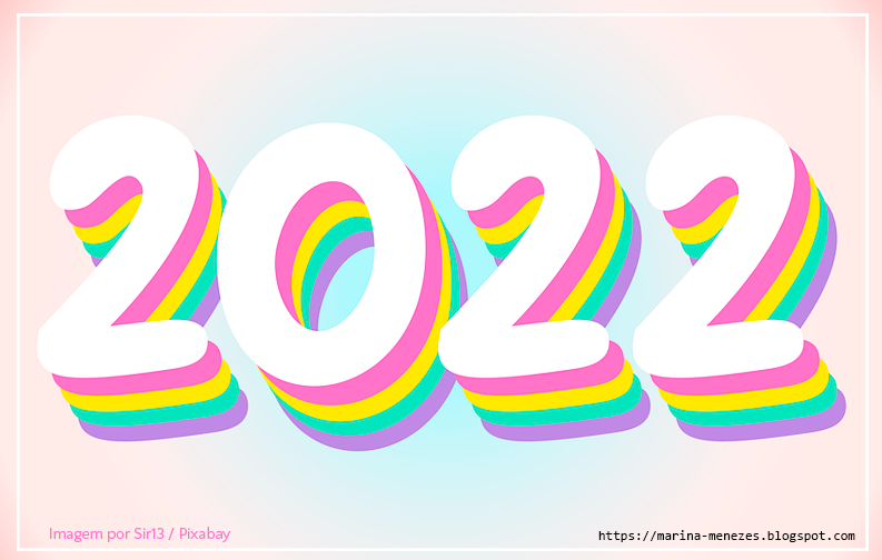 A imagem mostra um 2022 escrito bem grande no centro, com sombras coloridas na cor rosa, amarelo  e ciano. o fundo é feito de um degradê também nas cores rosa e azul, com um pouco de glitter nas bordas