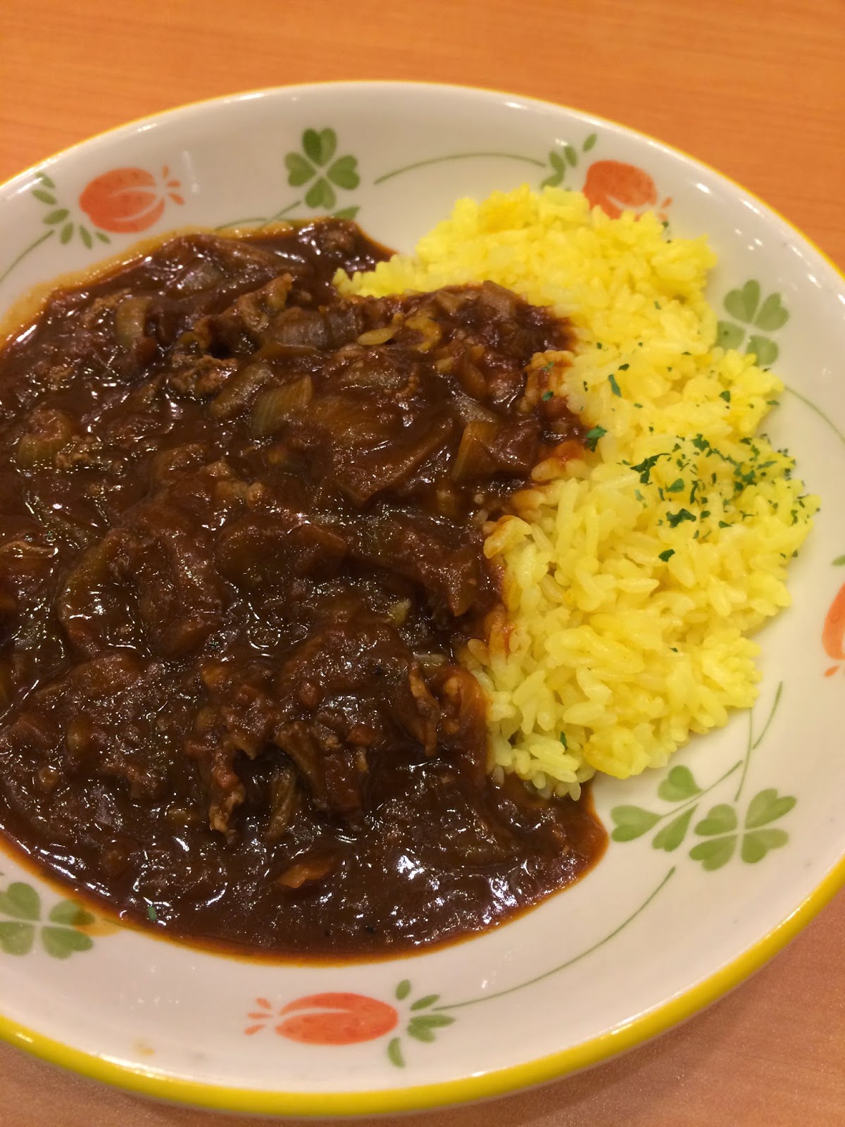 サイゼリヤの唐辛子フレークを再度使ってみた ガチャガチャしながら飯食ってギター弾きつつiphoneいじる