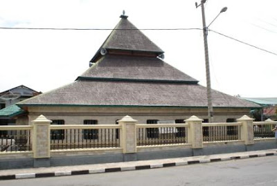BUDAYA INDONESIA SEKARANG: Masjid Tua Palopo, Kolaborasi 