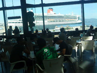 The cruiser "Queen Mary 2" from the coffeshop of A Laxe shopping mall