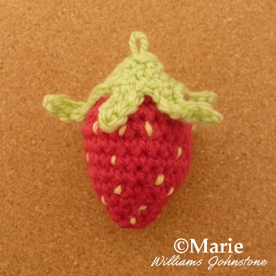 Mini crocheted crochet strawberry pattern yarn amigurumi free patterns design