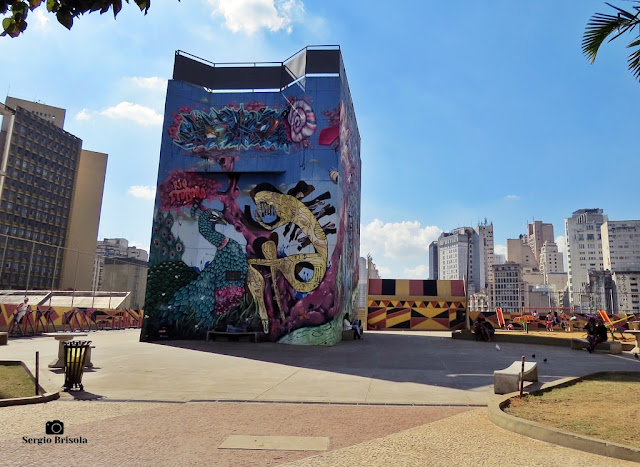 Vista ampla da Praça Paulo Kobayashi - Bela Vista - São Paulo