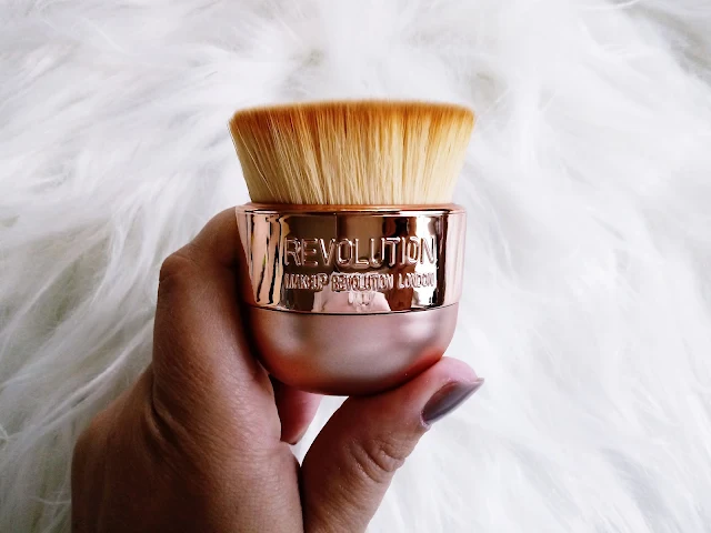 Ultra Sculpt & Blend Collection + Kabuki Brush MAKEUP REVOLUTION