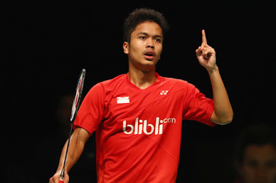     Biografi Anthony Sinisuka Ginting        Biodata   Nama Lahir : Anthony Sinisuka Ginting  Nama Panggilan : Ginting  Tempat Tanggal Lahir : Cimahi (Jawa Barat),20 oktober 1996  Pegangan Tangan : Kanan  Tinggi : 1.71 Meter  Ranking dunia : 32  Ranking tertinggi : 32 (20/03/2015)  Asal Klub : SGS PLN Bandung  Biografi   Nama Anthony Ginting Sinisuka mencuri perhatian publik pecinta bulutangkis Indonesia khususnya dalam pagelaran BCA Indonesia Open Super Series Premier (BIOSSP) 2015. Harus merangkak dari babak pertama kualifikasi, Anthony Ginting menekuk pemain senior PB Djarum, Andre Kurniawan Tedjono di dalam dua gim 21-15, 21-16. Anthony Ginting memastikan satu tiket ke babak utama setelah melibas mantan pemain pelatnas peraih perunggu Olimpiade 2004 Sony Dwi Kuncoro dalam dua gim 21-9, 21-6.  Anthony Ginting Sinisuka lahir di Cimahi, Jawa Barat , 18 tahun lalu ini adalah sosok pebulutangkis harapan masa depan Indonesia. Anthony Ginting Sinisuka yang berasal dari klub SGS PLN Bandung ini sudah menunjukkan bakatnya di bidang olahraga tepok bulu ini sejak duduk dibangku sekolah dasar(SD). Dia berhasil menjadi juara pertama kategori tunggal putra SD di turnamen MILO School Competition 2008. Di tahun yang sama dia juga berhasil meraih gelar kedua di kategori ganda putra SMP.  Tahun 2012, ketika duduk di kelas 3 SMP 