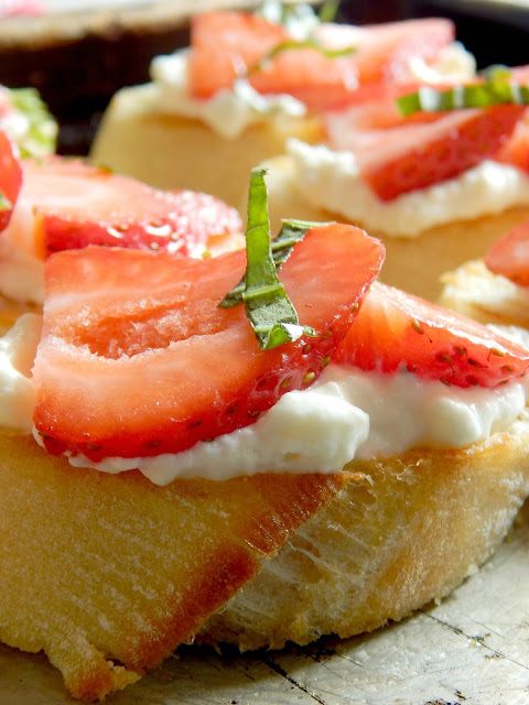 strawberries & cream basil bruschetta