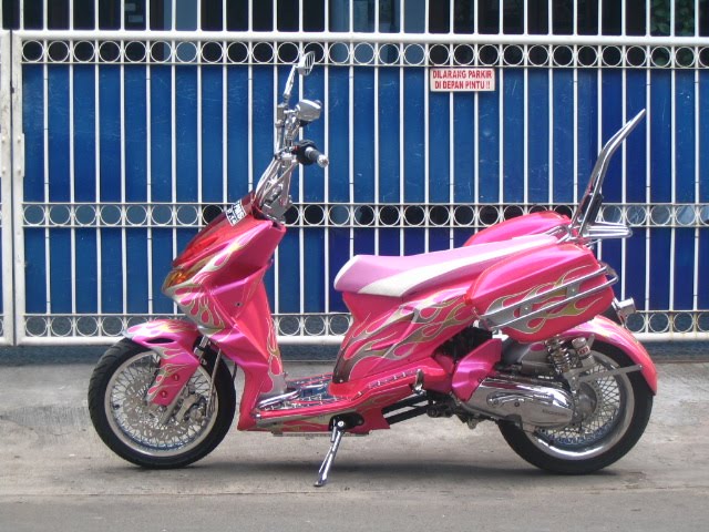 Ngecat MOTOR Honda Beat Cat Pink airbrush jilatan lidaj api