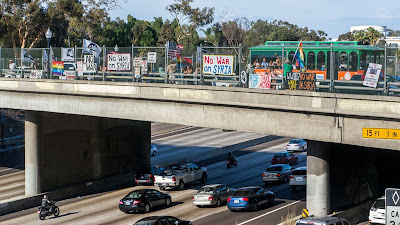 HONK 4 NO WAR ON SYRIA Bridge Banner Poll