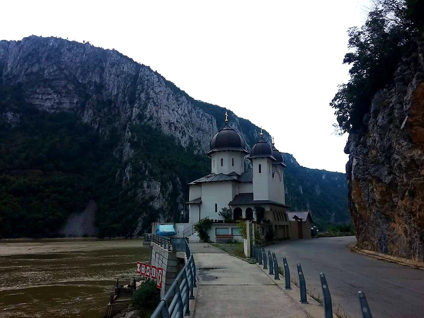 Mănăstirea Mraconia