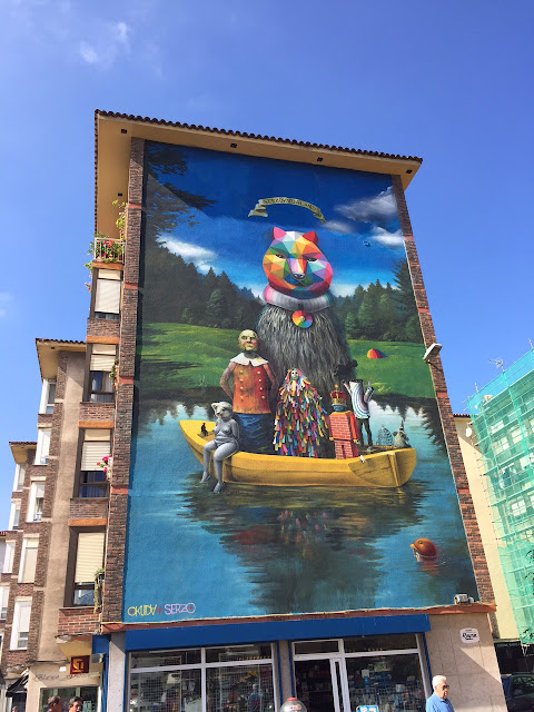 Our friend Okuda recently spent some time in the lovely city of Santander in Spain where he teamed up with his buddy Serzo to create a new piece.