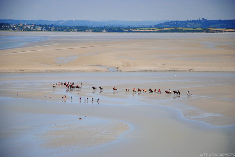 Mont Saint Michel - mistyczny klasztor między Normandią a Bretanią.