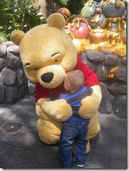 pooh hugs