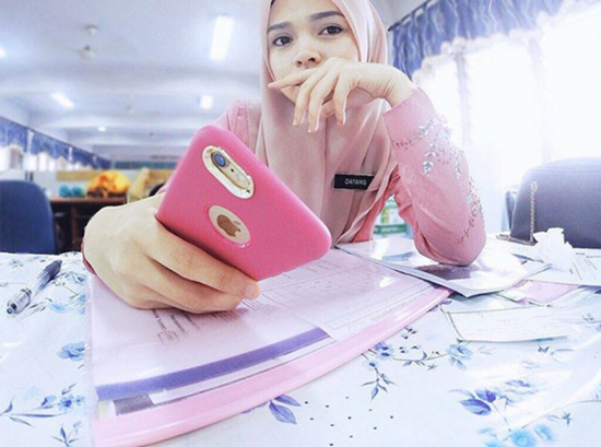 Cikgu Dayang yang cantik