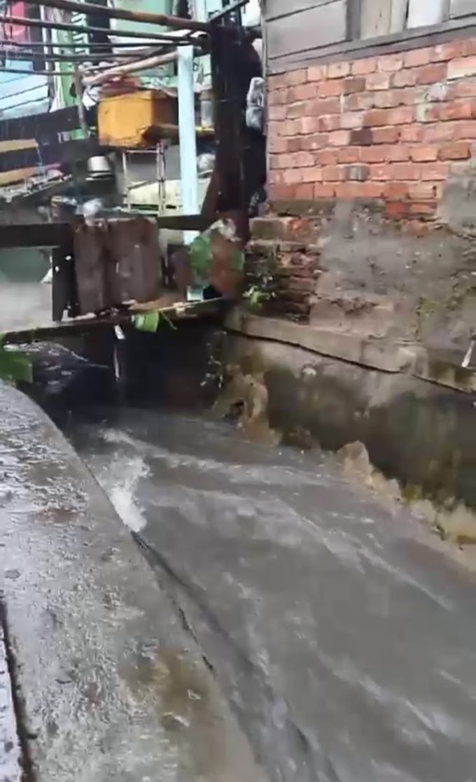 WARGA KELURAHAN SIDOMULYO KEBANJIRAN