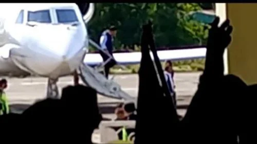 Anies Baswedan Tiba di Makassar Pakai Jet Pribadi, Relawan Teriak: Presiden, Presiden, Presiden