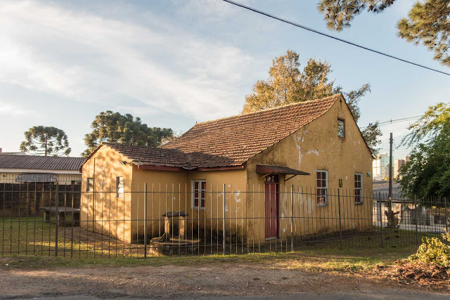 Biblioteca Franco Giglio abandonada, em Curitiba