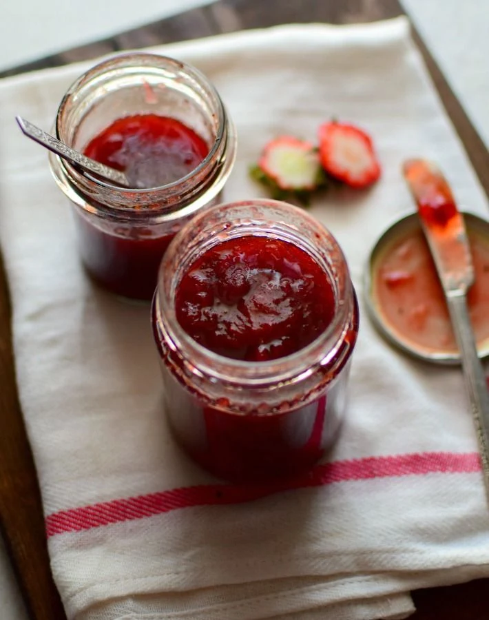 Mermelada casera de fresas y vinagre balsámico