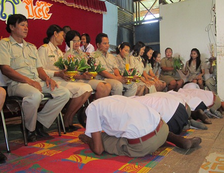การกราบคุณครู