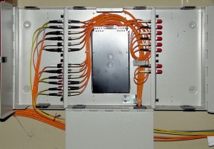 http://www.vembazax.com/wp-content/uploads/2011/03/Optical-fiber-distribution-frame-300x210.jpg