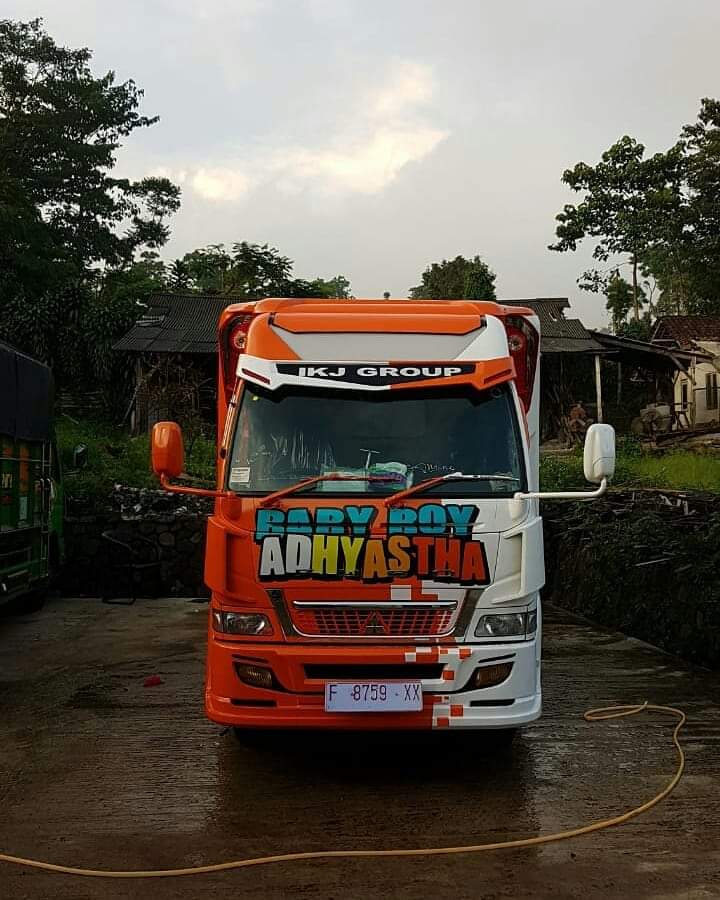  Modifikasi  Bak Truk  Canter  Siap StutJack di Jalan Aspal 