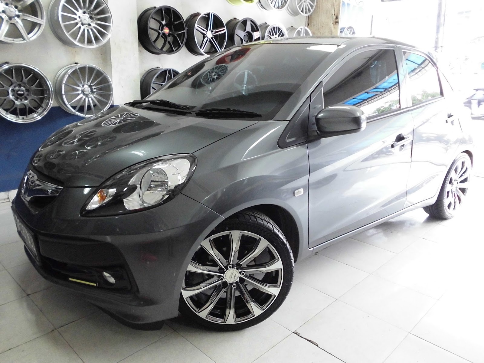 HONDA BRIO Tips Modifikasi Velg Mobil Honda Brio