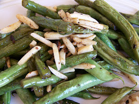 Green beans sauteed with almonds
