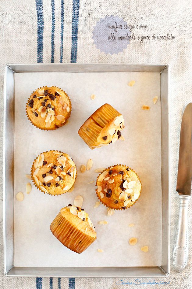 Muffins senza burro alle mandorle e gocce di cioccolato