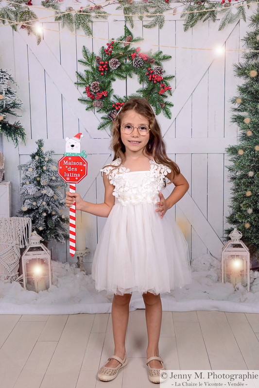 portrait enfant fille noel maison des lutins