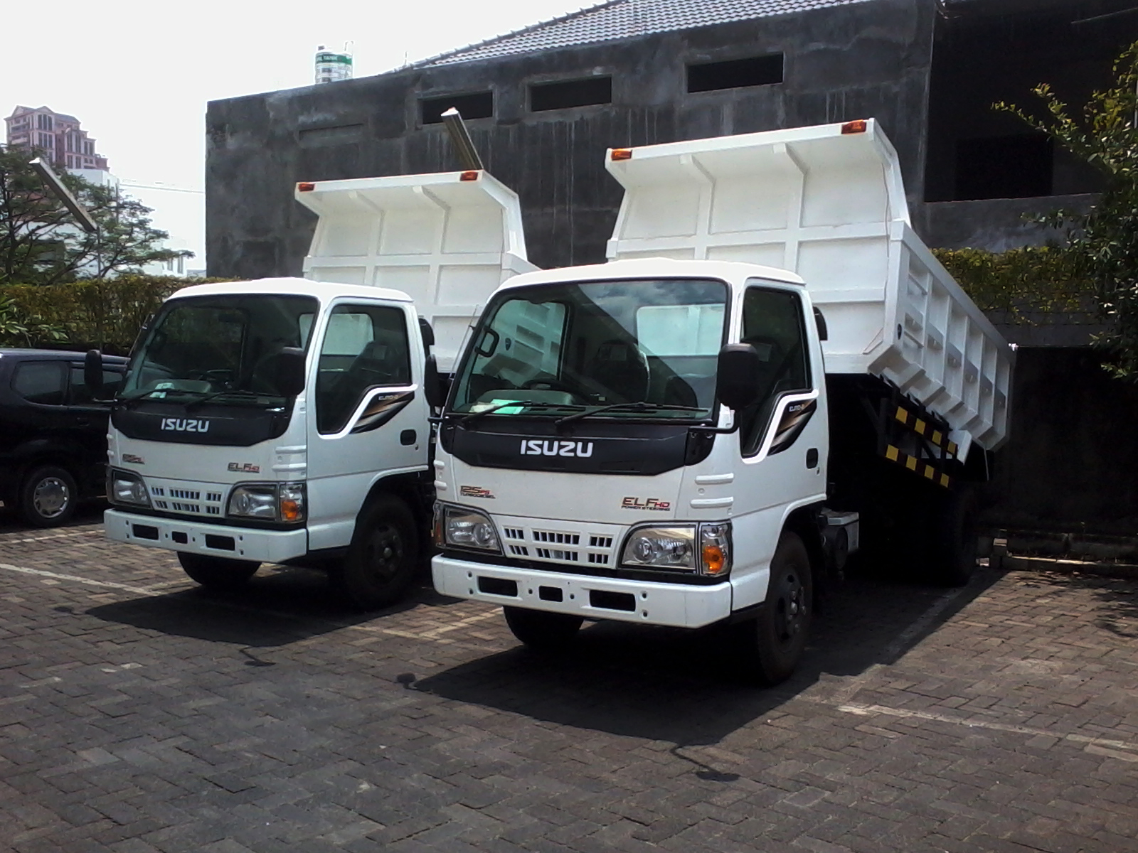 Dijual Kredit Truk  Isuzu ELF  Surabaya Jawa Timur Dijual 