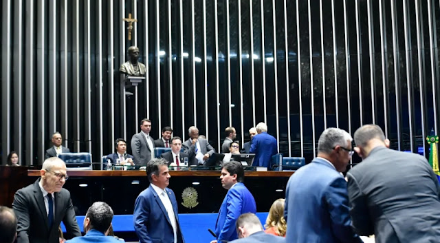 PEC que criminaliza porte de qualquer quantidade de droga é aprovada no Senado