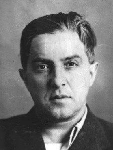 De NKVD - Official photo made by NKVD after arrest 1938 http://www.sakharov-center.ru/asfcd/martirolog/?t=page&amp;id=9424 original: Центральный архив ФСБ России, Dominio público, https://commons.wikimedia.org/w/index.php?curid=40734908