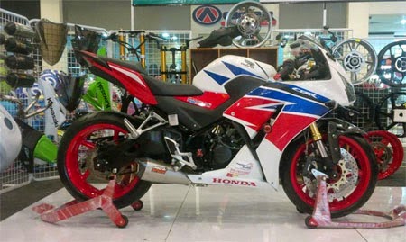  Modifikasi Honda CBR150R K45 Lokal ala CBR Fireblade 