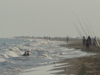 Pescadores na praia de El Serrallo - Tarragona