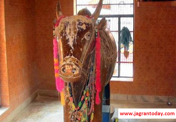 Fragmented Statue is Unlucky in Prayer Room Temple