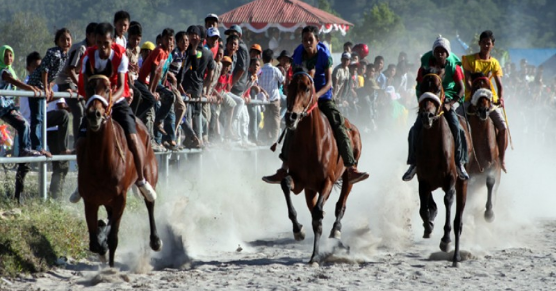  Permainan  Tradisional Aceh Pacu Kude Permainan  