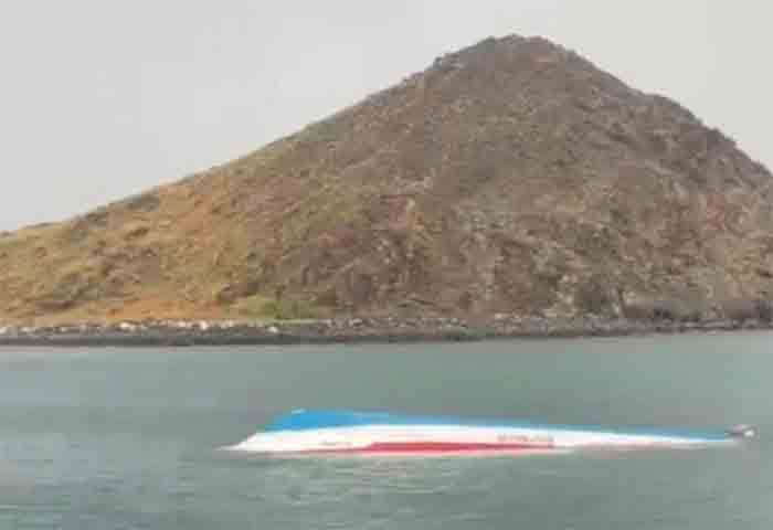 News, Gulf-News, Gulf, Accident-News, Accident, Injured, Malayalee, Boat, UAE Coast Guard rescues 7 Indian nationals after pleasure boats capsize in Khor Fakkan.