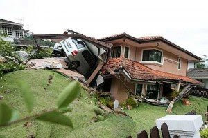 ... tanah yang memusnahkan 49 rumah di Kampung Pasir, Hulu Klang, Selangor