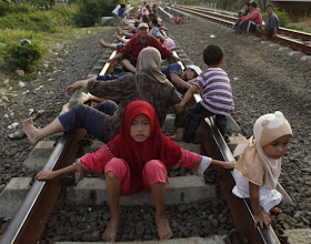 Dangerous Railway Therapy Practiced in Indonesia