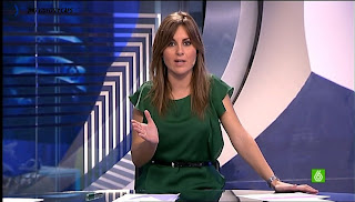 SUSANA GUASCH, Vestido verde, enseñando piernas, guapisima (16.12.10)